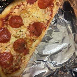 Pepperoni pizza Pepperoni pizza