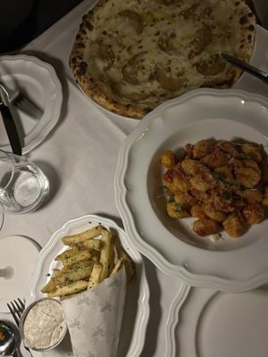 SOCIAL CORNER COAL HARBOUR by null