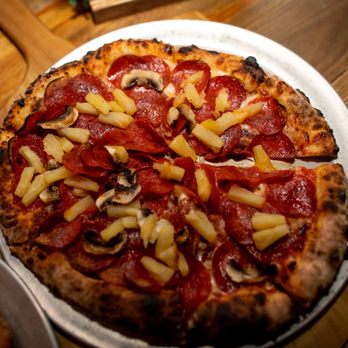 Woodfire Pizza Wagon - Special Pizza - Pepperoni, bacon, mushrooms, and pineapple - Pizza Near Me Woodfire Pizza Wagon - Special Pizza - Pepperoni, bacon, mushrooms, and pineapple - Pizza Near Me