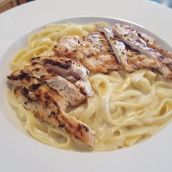 DeMarco's Restaurant - Fettucine Alfredo with chicken