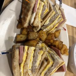 Linda’s Diner - Linda's Breakfast Sandwich