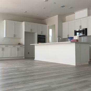 Universal Floor Covering - Flooring Near Me - San Dimas, California Universal Floor Covering - Flooring Near Me - San Dimas, California