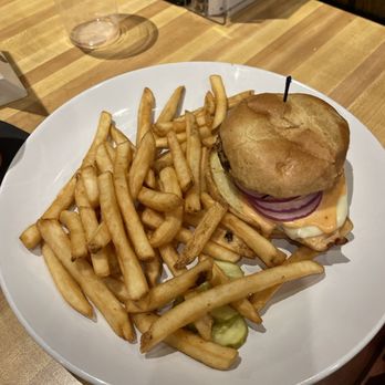 Lindy's Tavern - Thousand island chicken sandwich - Seafood Near Me - North Smithfield, Rhode Island Lindy's Tavern - Thousand island chicken sandwich - Seafood Near Me - North Smithfield, Rhode Island