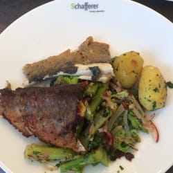 Bensels Kochschule - Saibling auf grünem Spargelsalat