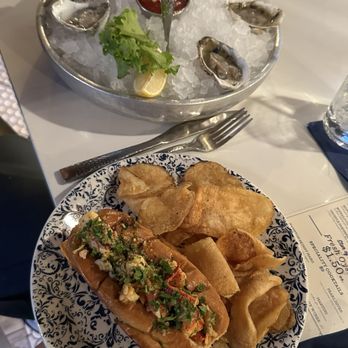The Hampton Social - River North - FRESH OYSTERS* LOBSTER ROLL - Seafood Near Me - Chicago, Illinois The Hampton Social - River North - FRESH OYSTERS* LOBSTER ROLL - Seafood Near Me - Chicago, Illinois
