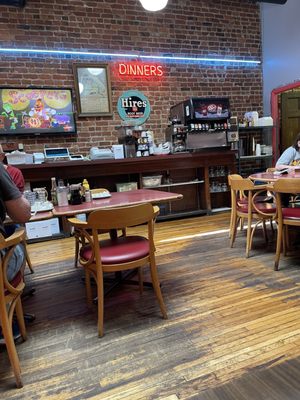 Louie M's Burgerlust by null