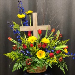 Fowlers Florist & Gifts - Sympathy/Funeral Basket
