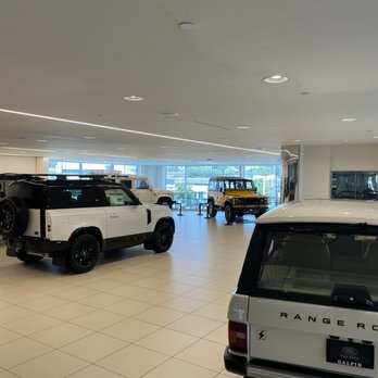 Land Rover Van Nuys - Upstairs - Auto Repair Near Me - Van Nuys, California Land Rover Van Nuys - Upstairs - Auto Repair Near Me - Van Nuys, California