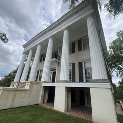Front of Rose Hill Mansion