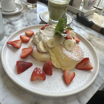 Flipper's - Soufflé pancakes - Pancakes Near Me - West Hollywood, California Flipper's - Soufflé pancakes - Pancakes Near Me - West Hollywood, California