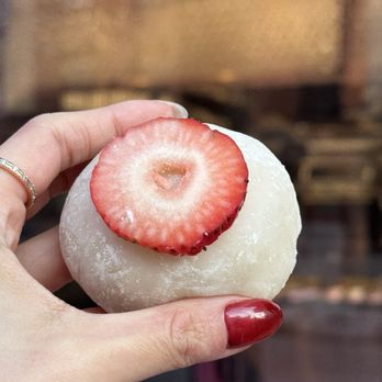 Pavlo Mochi - Strawberry Red Bean - Desserts Near Me - New York, New York Pavlo Mochi - Strawberry Red Bean - Desserts Near Me - New York, New York
