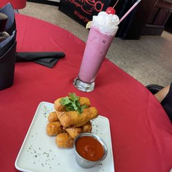 Mozzarella sticks and frappe de fresas