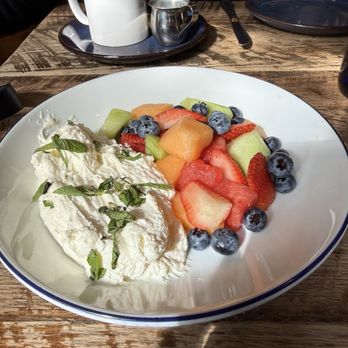 Southerleigh - Fresh fruit and crème fraiche - Breweries Near Me - San Antonio, Texas