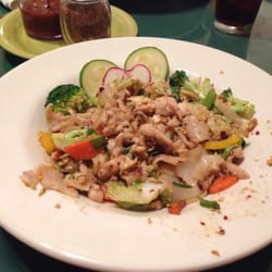 Water Lily Cafe - House Noodle with chicken, fresh, perfectly seasoned, delicious!
