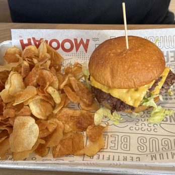 MOOYAH Burgers, Fries & Shakes - Cheeseburger with chips - Burgers Near Me - Cypress, California MOOYAH Burgers, Fries & Shakes - Cheeseburger with chips - Burgers Near Me - Cypress, California