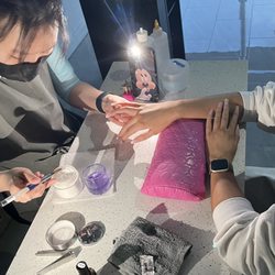 Pearl Nails - Mimi performing her magic during a blackout!