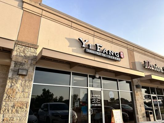 Yifang Taiwan Fruit Tea Plano by null