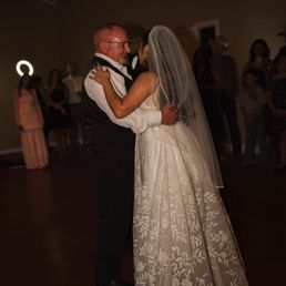 Beautiful bustle! Beautiful bustle!