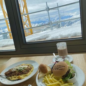 Schilthorn - Spaghetti, 007 Burger with french fries, Soup of the Day, Ovomaltine (hot chocolate) - Swiss Food Near Me