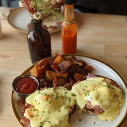 Eggs Benedict