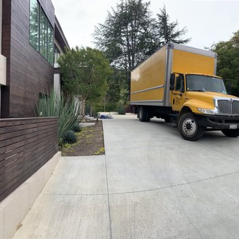 UMOVE - Nice driveway to single family house - Movers Near Me UMOVE - Nice driveway to single family house - Movers Near Me