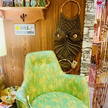 SB Urban Flea Market - Macrame I sit down to admire these retro wares? - Antiques Near Me - Santa Barbara, California