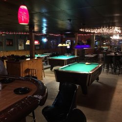 The Barracuda - 3 TVs, 3 pool tables, 2 dart boards, jukebox and smoker friendly.