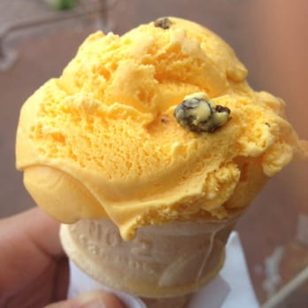 Michoacana Natural Ice Cream - Isn't it the most beautiful rum and raisins you've ever seen? - Ice Cream & Frozen Yogurt Near Me - Austin, Texas