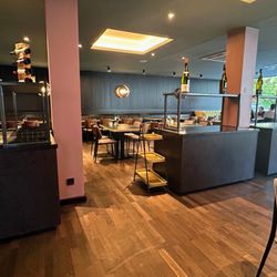 Restaurant Elisenbrunnen - Das stilsicher und modern eingerichtete Lokal verfügt über unterschiedliche Bereiche