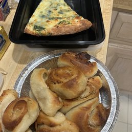 The garlic knots! The garlic knots!