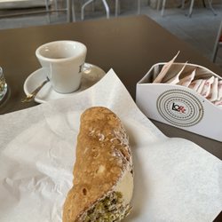 Ficarra / Luigi - Cannoli, frisch befüllt