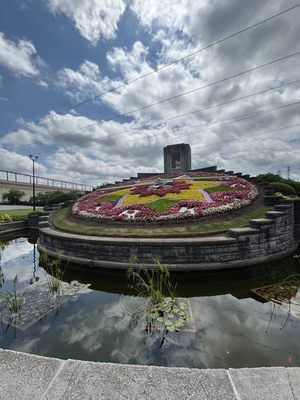 Floral Clock by null