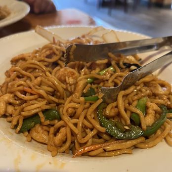 Peter Chang - Lo mein combo (shrimp, chicken and veg) - Szechuan Near Me - Richmond, Virginia