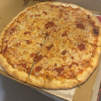 Venezia Pizza Cafe - 16 inch pie with ex sauce, garlic, and onion. - Italian Near Me - Richardson, Texas Venezia Pizza Cafe - 16 inch pie with ex sauce, garlic, and onion. - Italian Near Me - Richardson, Texas