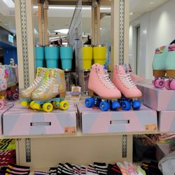 Dimond Center - The mall is selling roller skates now!!!