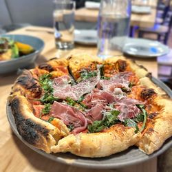 Outsider - Prosciutto pizza
