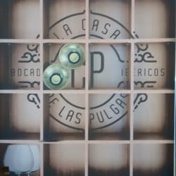 La Casa de las Pulgas - One of the walls in the dowstairs seating area