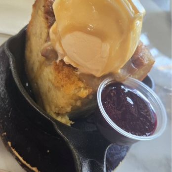 The Dive Oyster Bar - Warm bread pudding with vanila ice cream - Southern Near Me - Irvine, California The Dive Oyster Bar - Warm bread pudding with vanila ice cream - Southern Near Me - Irvine, California