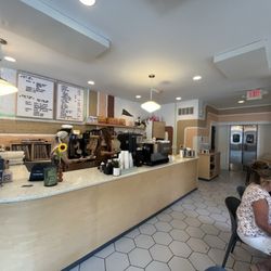 Little Amps Coffee Roasters - Interior