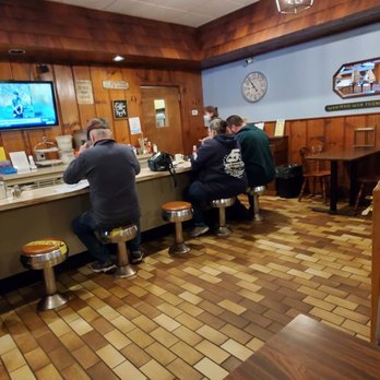 Hometown Kitchen - people sitting at tables in a restaurant - Breakfast & Brunch Near Me - Somers, Connecticut