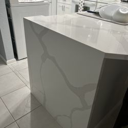 Waterfall effect countertop