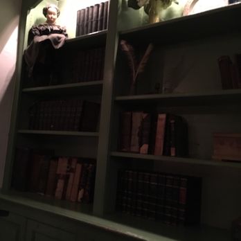 Dobbin House Tavern - The shelves - Bars Near Me - Gettysburg, Pennsylvania