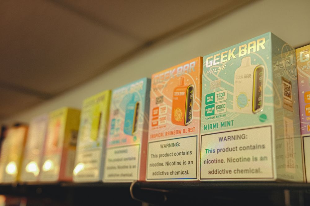 SMOKER’S DEN Updated July 2024 78 Photos 1011 Speedway Ave