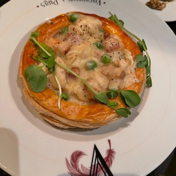 Vanderpump A Paris - Coq au vin pot pie - French Near Me - Las Vegas, Nevada Vanderpump A Paris - Coq au vin pot pie - French Near Me - Las Vegas, Nevada