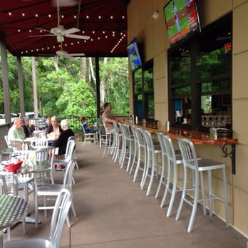 Mellow Mushroom Mount Dora - Outdoor seating and bar - Pizza Near Me - Mount Dora, Florida