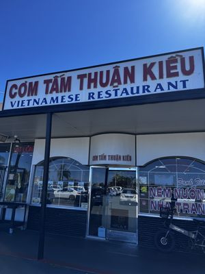 Cơm Tấm Thuận Kiều by null