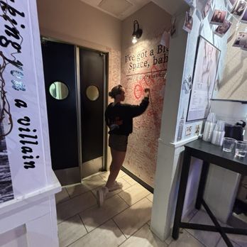 Del Ray’s Pop Up Bar - Blank space wall to sign - Barbeque Near Me - Alexandria, Virginia Del Ray’s Pop Up Bar - Blank space wall to sign - Barbeque Near Me - Alexandria, Virginia
