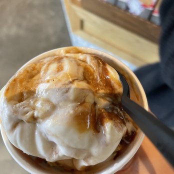 Salt & Straw - Sea Salt w/ Caramel Ribbons - Ice Cream & Frozen Yogurt Near Me - Beaverton, Oregon Salt & Straw - Sea Salt w/ Caramel Ribbons - Ice Cream & Frozen Yogurt Near Me - Beaverton, Oregon