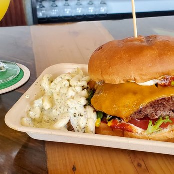 Farm To Truck - Grass-fed beef burger and macaroni salad! - Food Trucks Near Me Farm To Truck - Grass-fed beef burger and macaroni salad! - Food Trucks Near Me