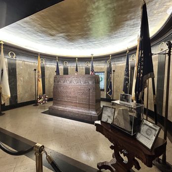 Lincoln Tomb - Tomb - Landmarks & Historical Buildings Near Me - Springfield, Illinois Lincoln Tomb - Tomb - Landmarks & Historical Buildings Near Me - Springfield, Illinois